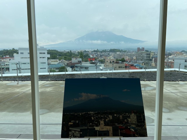 そして横の展望室で本物の富士山を見る