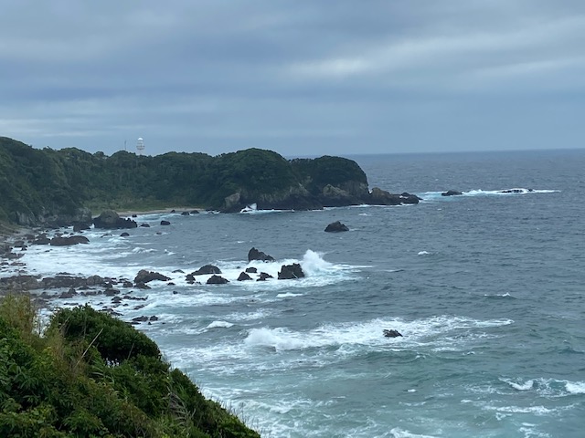 展望台から見た潮岬灯台