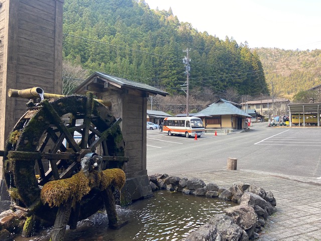 寸又峡の手前の寸又峡温泉の駐車場、ここも含めて全部有料５００円です