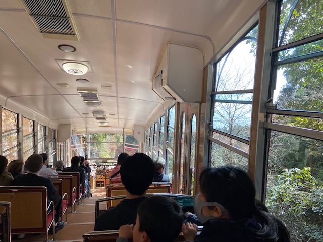 琵琶湖を見ながら登ります、途中の２つの駅は言えば止まって降りられます